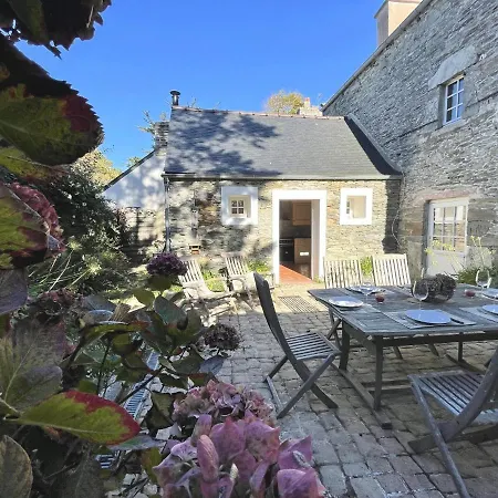 Breton House In Locquirec, Near Feriehus
